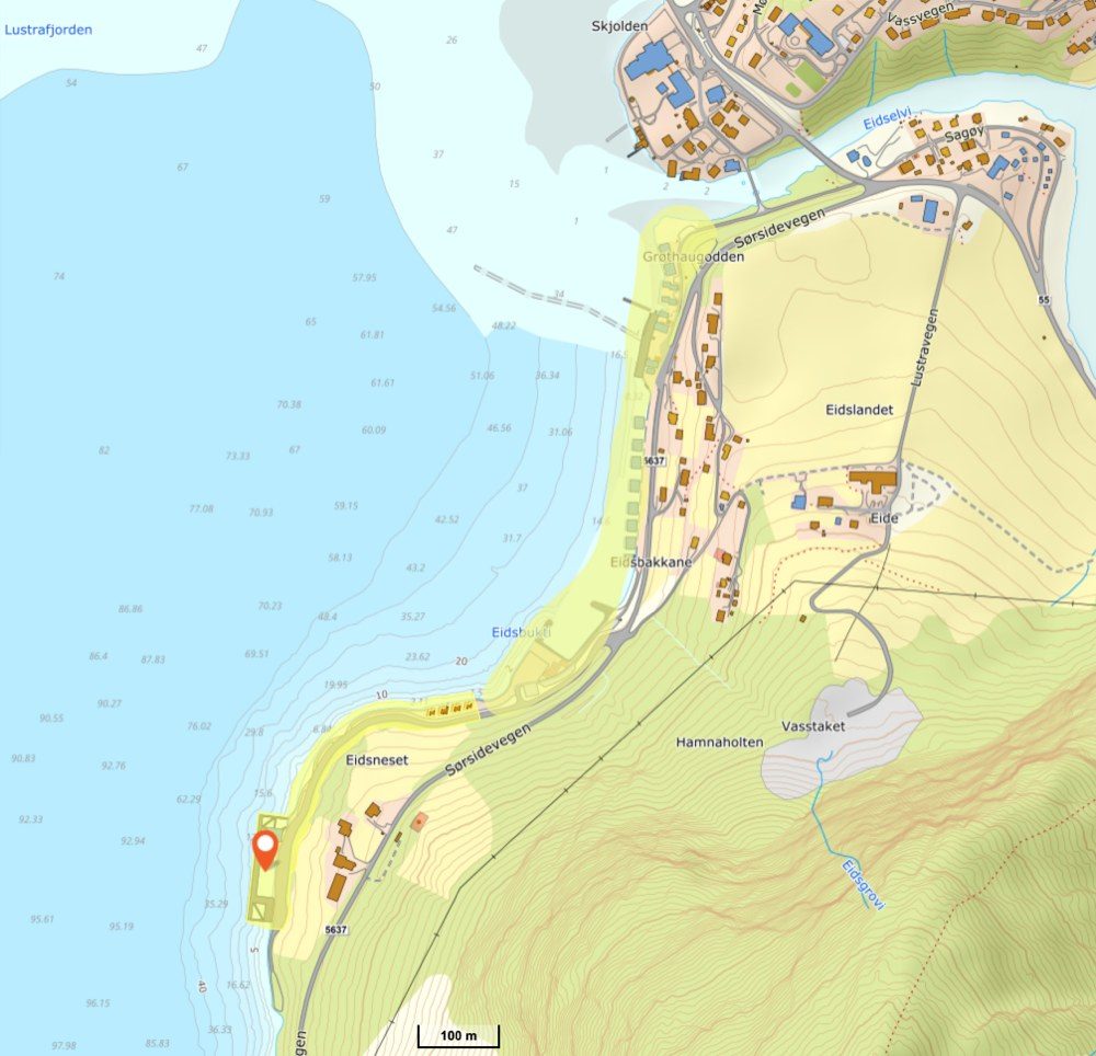 Topographic map of Skjolden showing the cruise pier at Eidsneset, the shore road that links it to the village at the head of the fjord, and the charted depths of the Lustrafjord alongside